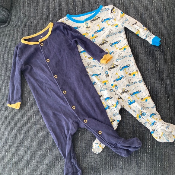 Joe fresh button sleepers 3-6m - Picture 1 of 4